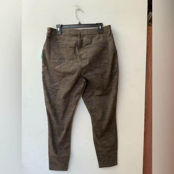 Pistola Camo Jean, NWT - Picture 5 of 7